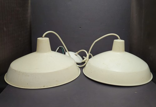 1980s Pair of Industrial Dome Pendant Light Fixtures - White - photo 2