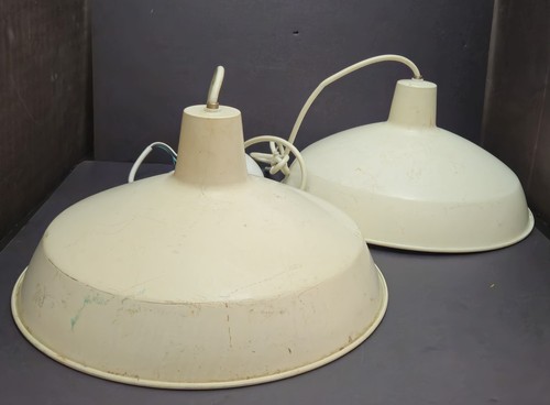 1980s Pair of Industrial Dome Pendant Light Fixtures - White - photo 4