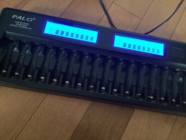 16 Slots Battery Charger