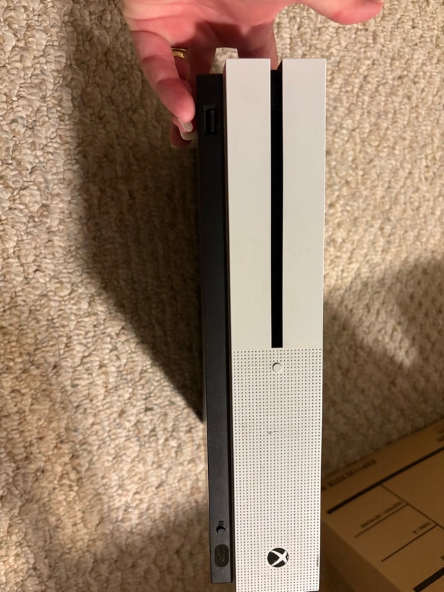 Microsoft Xbox One S - photo 3