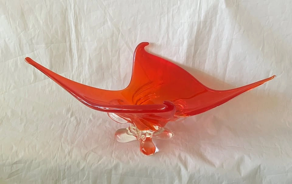 Mid-Century: Lorraine Glass Stretched Centrepiece Bowl, Canada