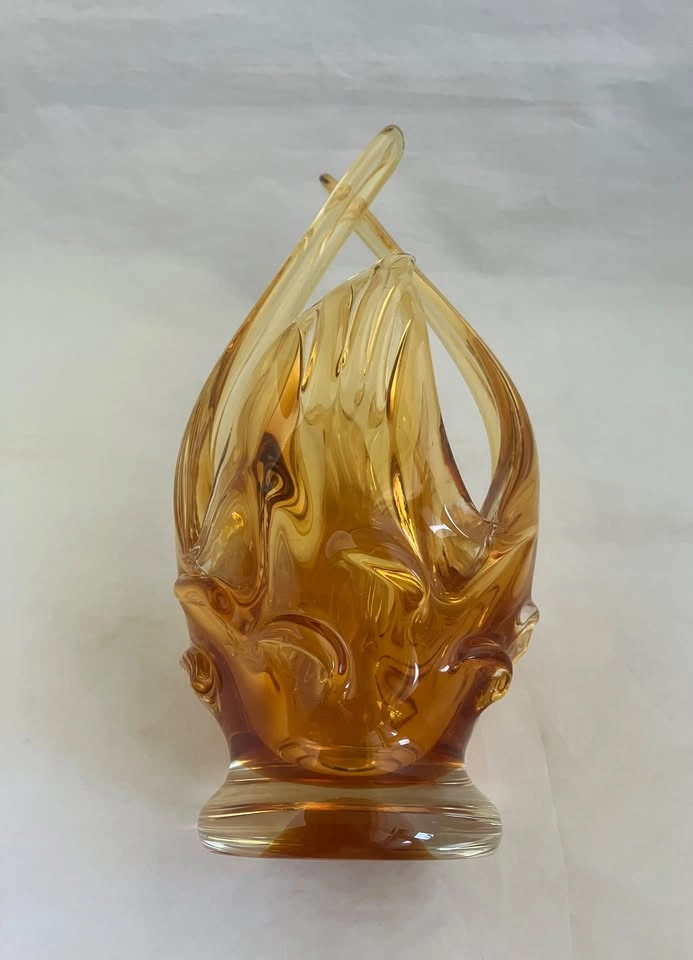 Mid-Century: Winged EDAG Amber Glass Bowl, Canada - photo 4