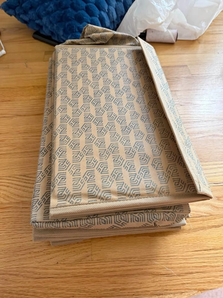 Foldable storage boxes