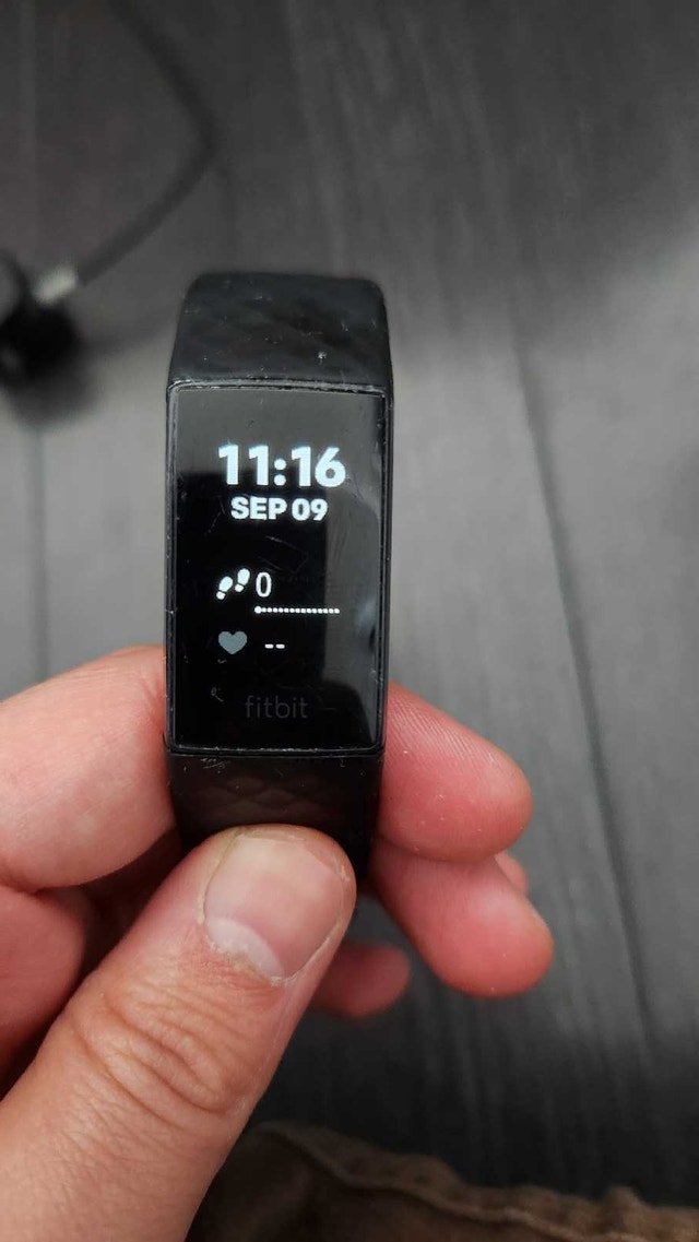 Fitbit Charge 4 (Good Condition) - photo 2
