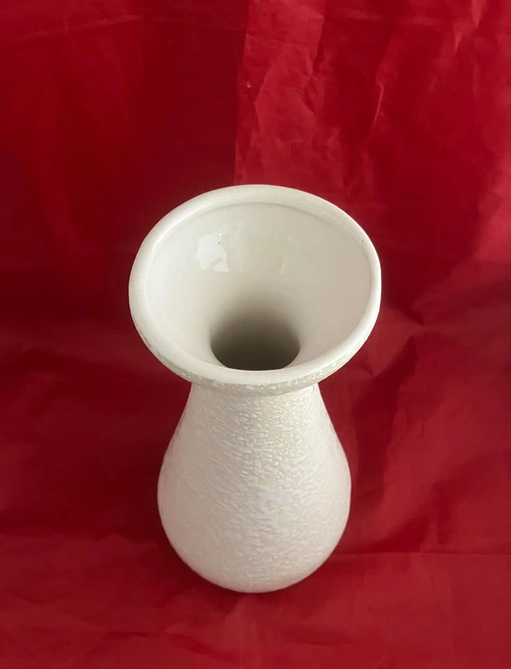 Mid-Century: Smooth Pebble Glazed Vase by Sequoia Ware - photo 4