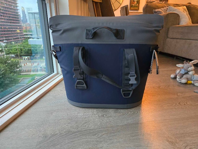 YETI Hopper M30 Cooler - New Unused - photo 4