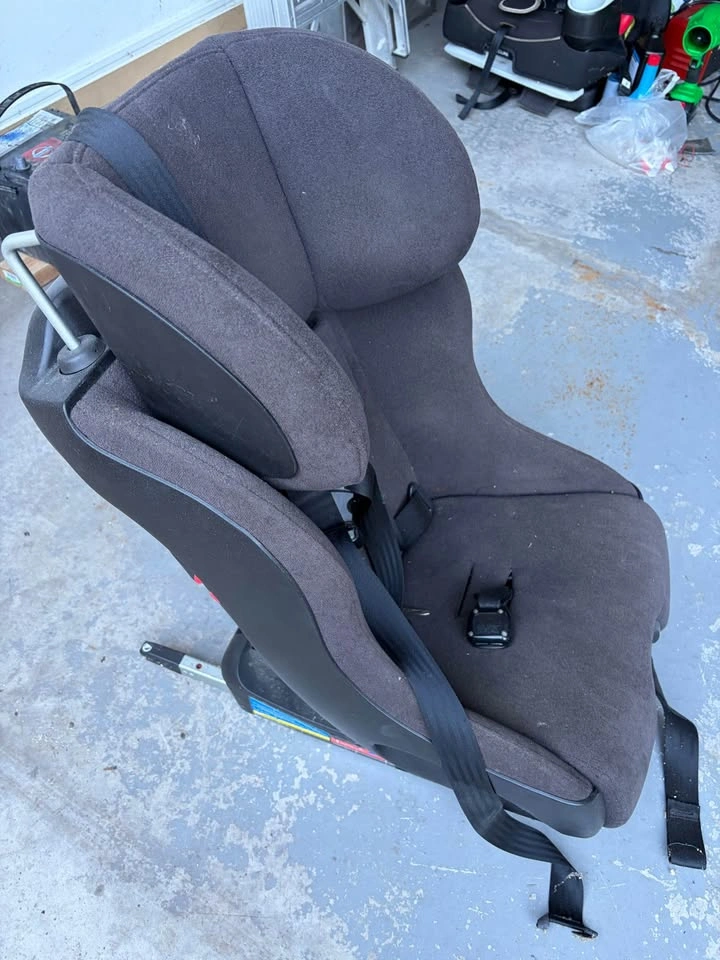 Clek Foonf Convertible Car Seat - photo 3