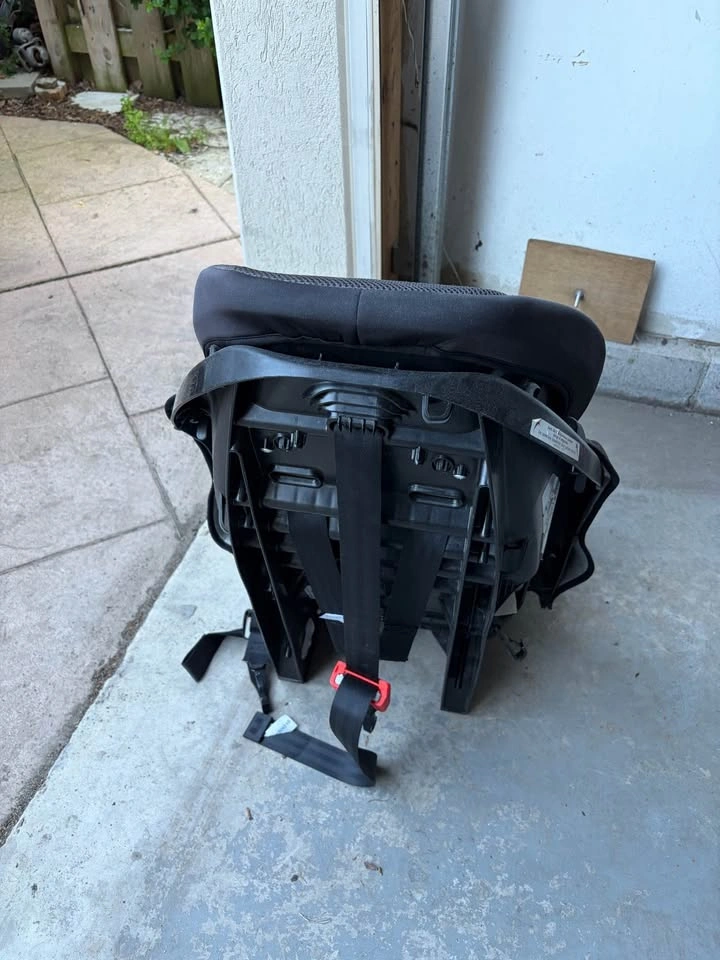 Evenflo Chase Plus Car Seat - photo 2