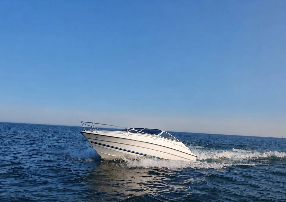 Priced to sell - 20.5ft Boat - 4.3L Mercruiser engine 220hp - photo 2