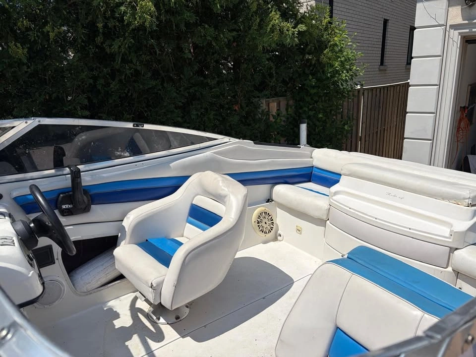 Priced to sell - 20.5ft Boat - 4.3L Mercruiser engine 220hp - photo 5