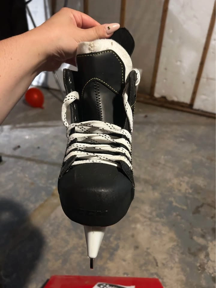 Youth CCM 9040 Skates - photo 3