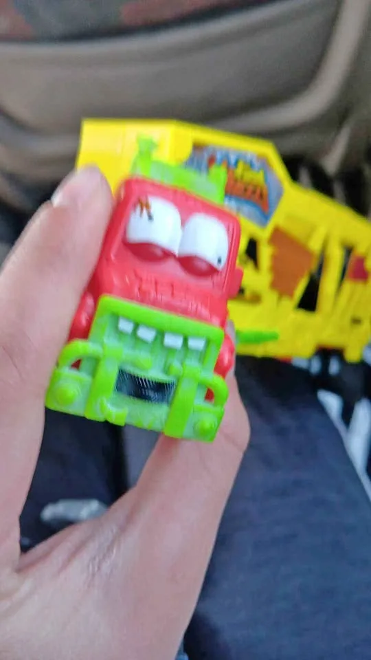 Grocery gang truck and figures thumbnail