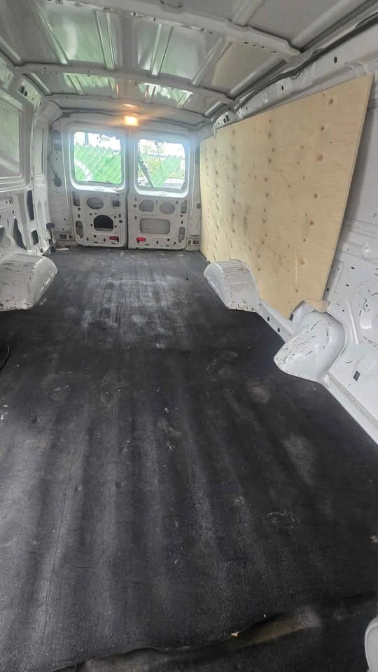 2012 Ford E250 Super Duty Cargo - photo 3