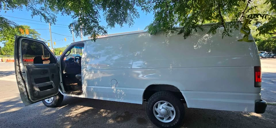 2012 Ford E250 Super Duty Cargo - photo 5