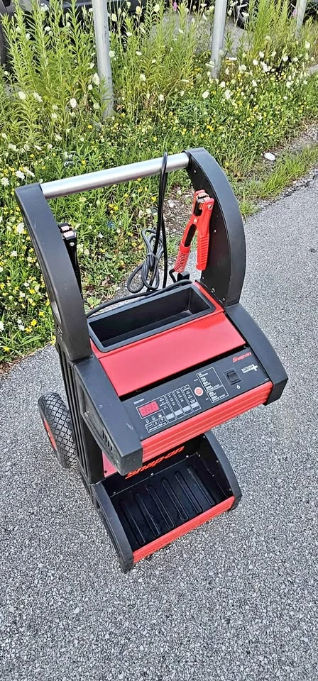 Snap-on EEBC500A Battery Charger and Engine Starter