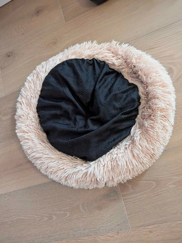 Round Plush Calming Pet Bed - photo 2