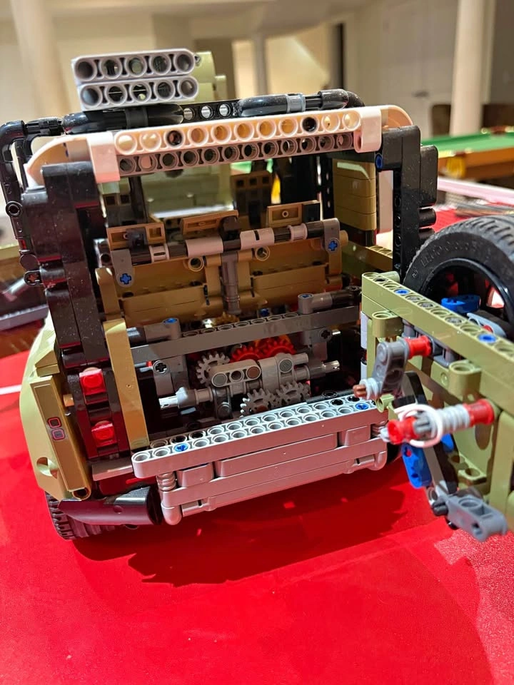 Lego Technic Land Rover Defender