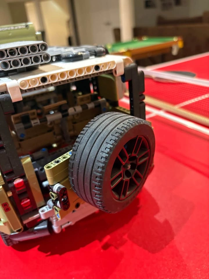 Lego Technic Land Rover Defender - photo 2