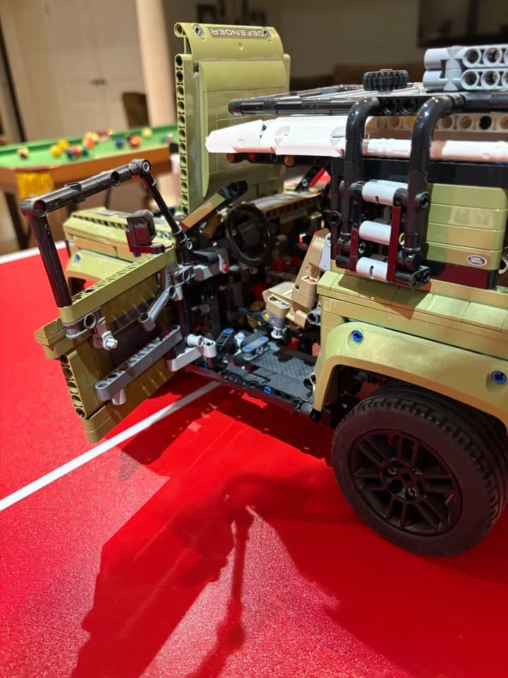 Lego Technic Land Rover Defender - photo 3