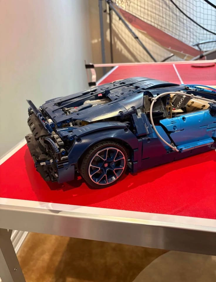 LEGO Technic Bugatti Chiron 42083 - photo 2