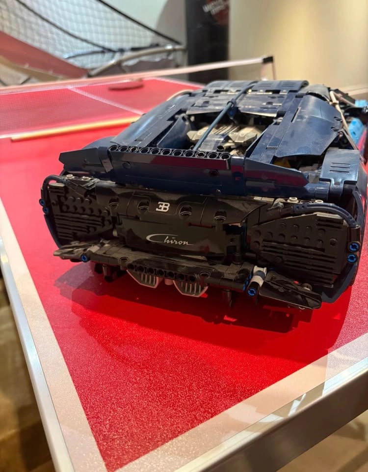 LEGO Technic Bugatti Chiron 42083 - photo 3