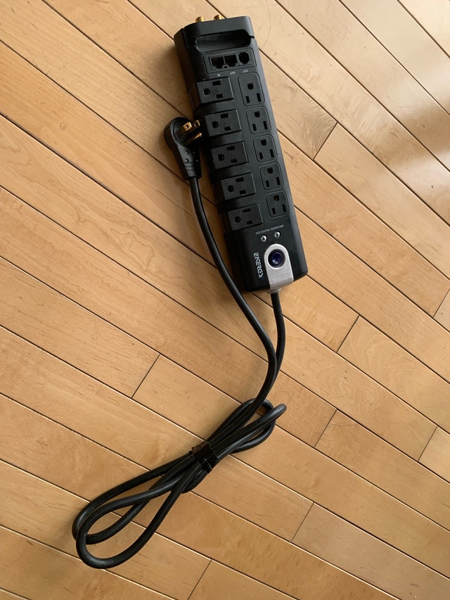 EnerGX 10-Outlet Surge Protector - photo 2