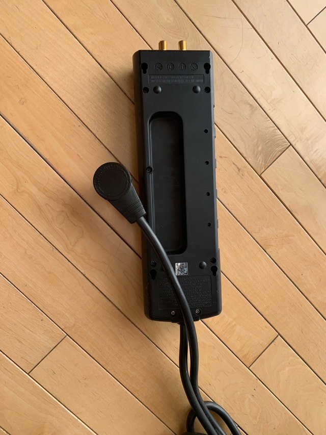 EnerGX 10-Outlet Surge Protector - photo 4