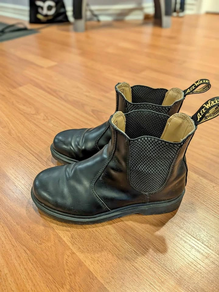 Dr. Martens 2976 Chelsea Boots