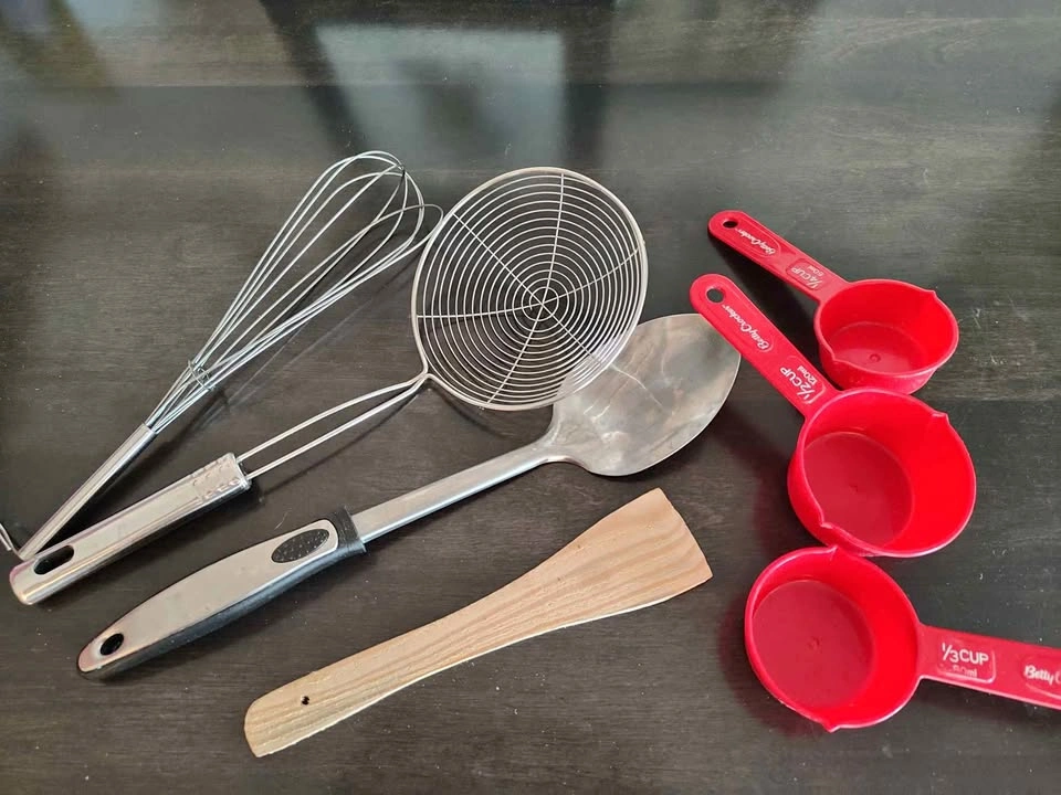 Measuring Cups and Kitchen Utensil Set