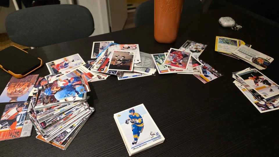 Hockey's cards (1980-1990-2000) - photo 3
