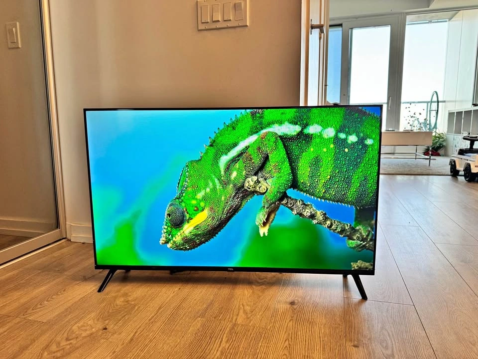 TCL 43” QLED TV – Open Box