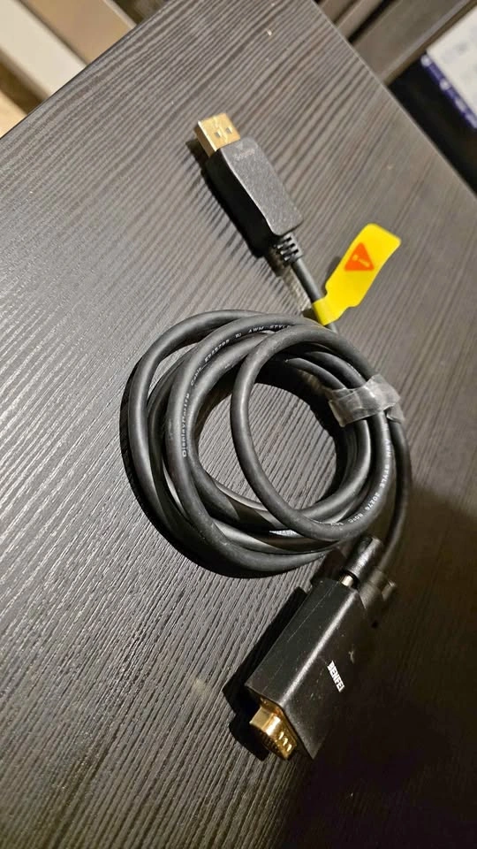 Display Port to VGA adapter