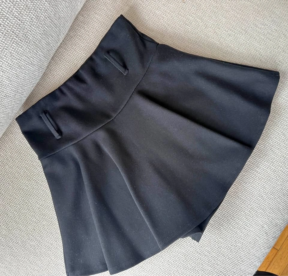 Black Skort