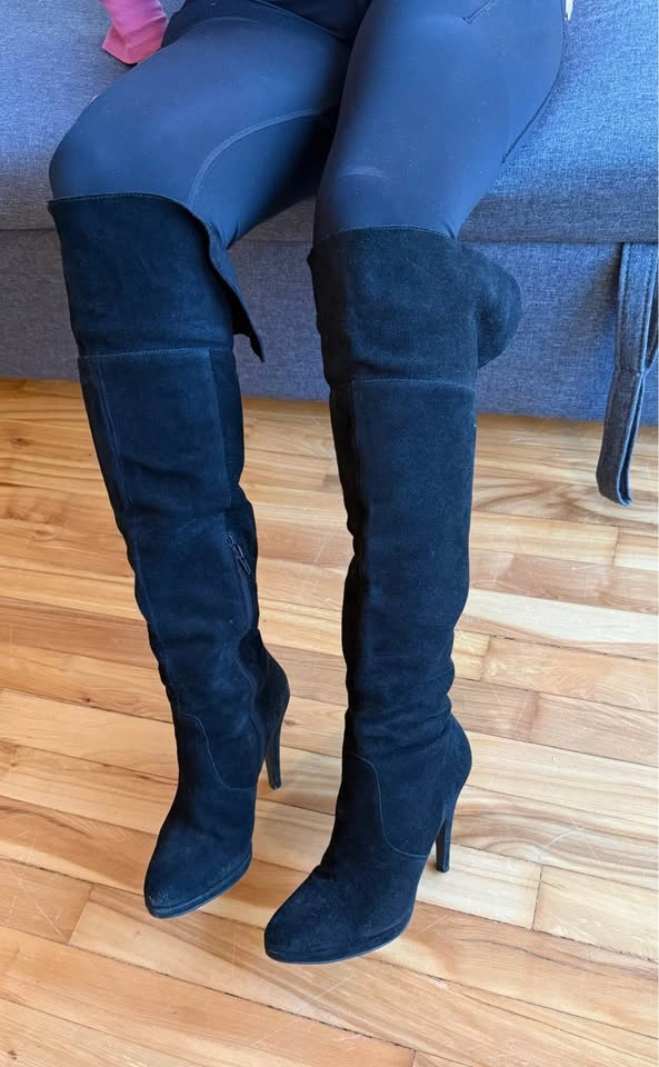 Black Italian boots