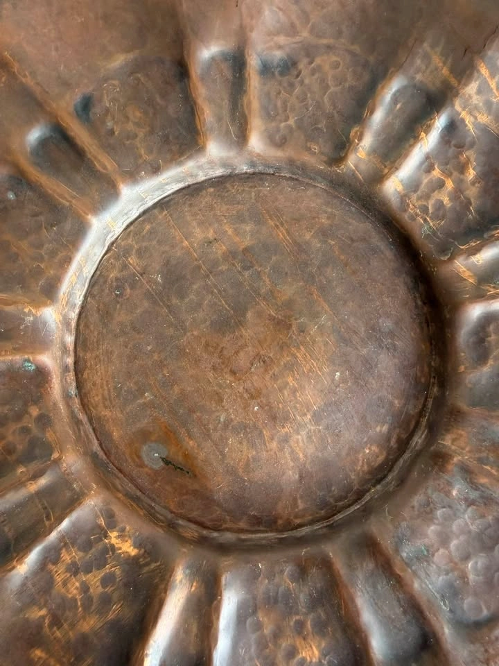Vintage MACO Hand-Tooled Copper Scalloped Plate / Catchall Bowl - photo 2