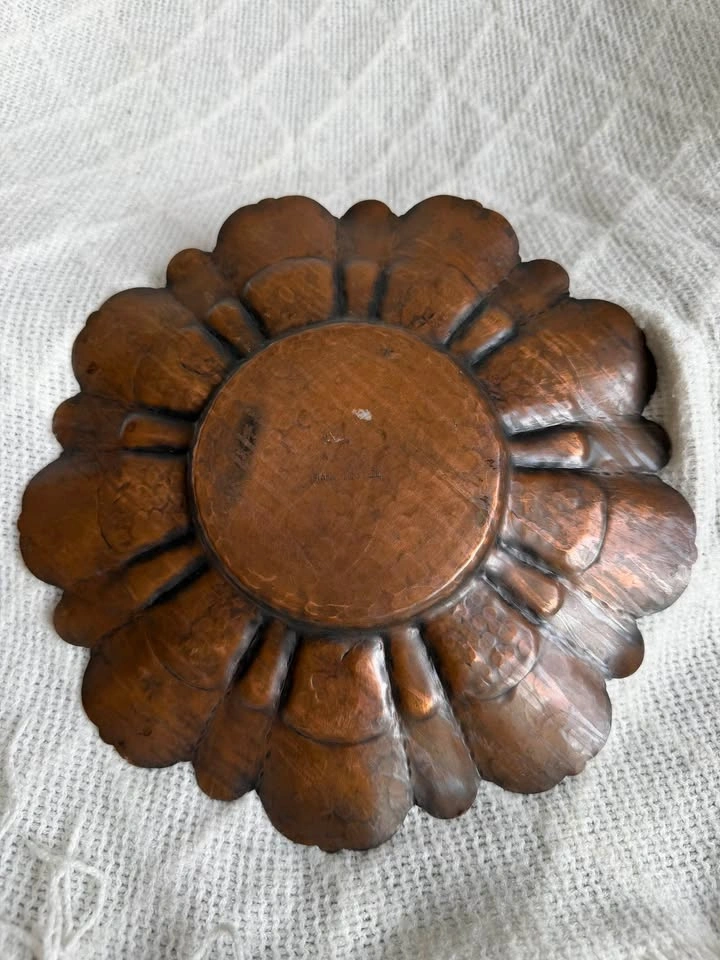 Vintage MACO Hand-Tooled Copper Scalloped Plate / Catchall Bowl - photo 3