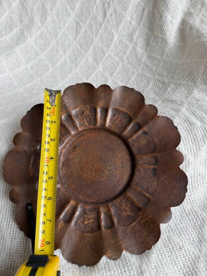 Vintage MACO Hand-Tooled Copper Scalloped Plate / Catchall Bowl - photo 5