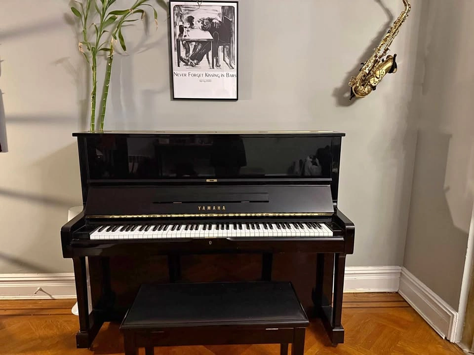 Yamaha Upright Piano – Excellent Condition!
