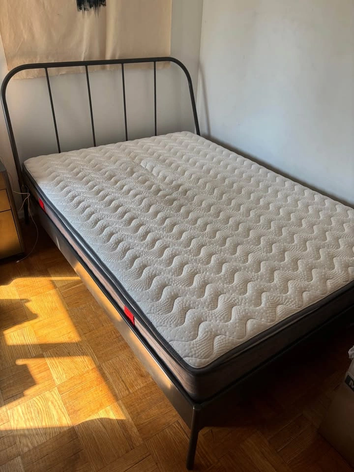 Bed frame + mattress (double)