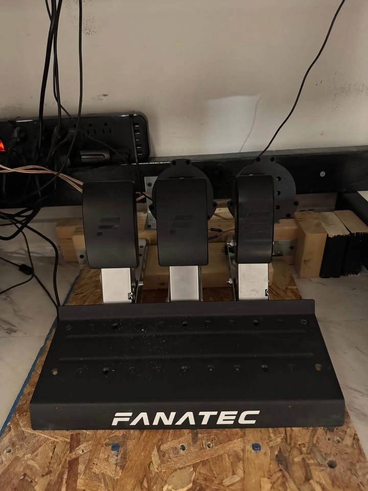 Fanatec Sim Equipment - photo 3
