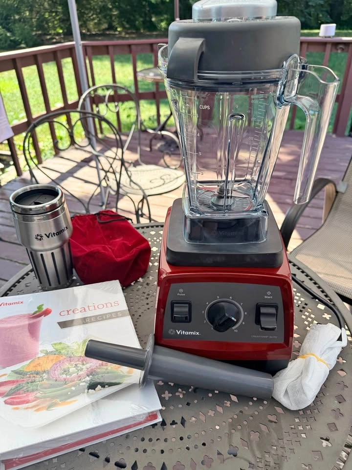 Vitamix Creations Elite Blender - Red - Complete Set