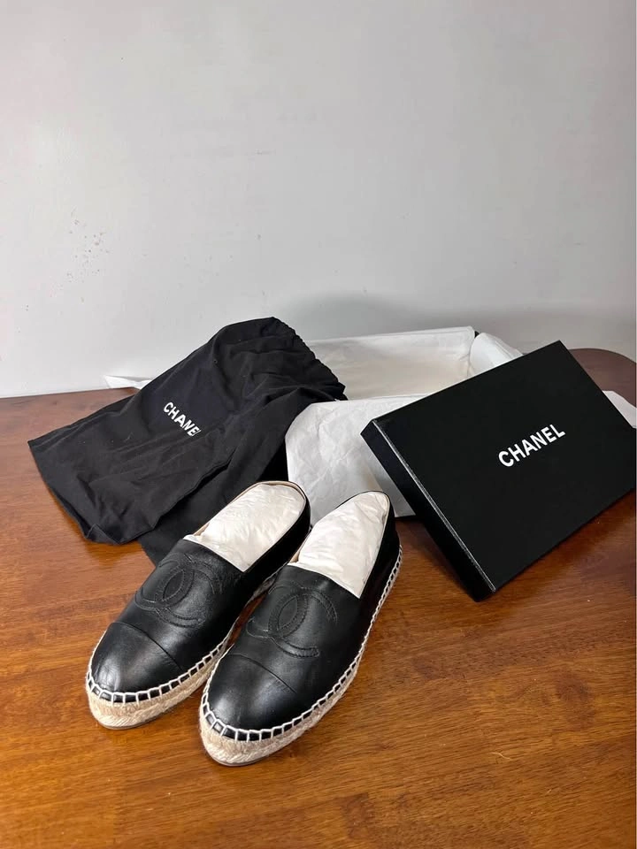 Chanel CC Logo Lambskin Espadrilles – Black, Size 36