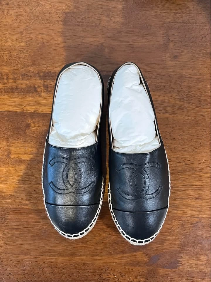 Chanel CC Logo Lambskin Espadrilles – Black, Size 36 - photo 2