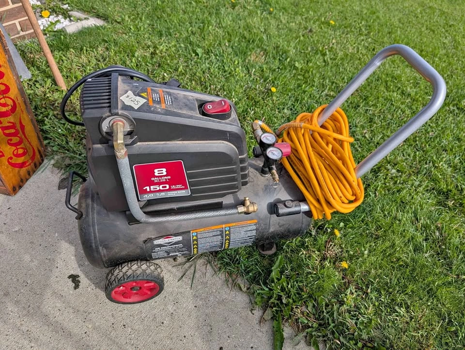 Briggs & Stratton 8 Gallon 150 PSI Air Compressor