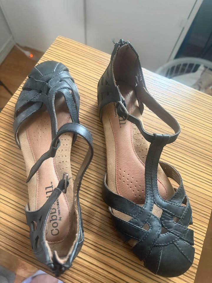 Woman’s shoes - photo 2