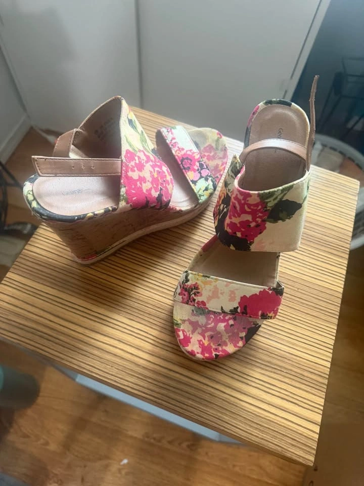 Woman’s shoes - photo 4