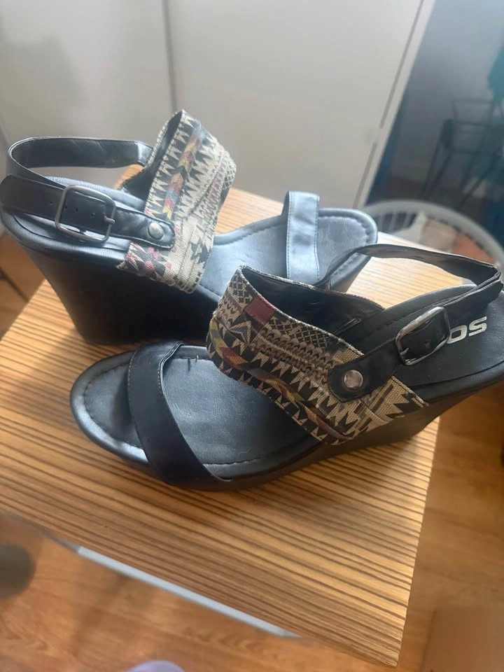 Woman’s shoes - photo 5
