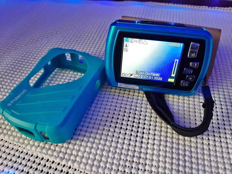 Polaroid iS048 Waterproof Digital Camera 12mp with Strap and Cas
