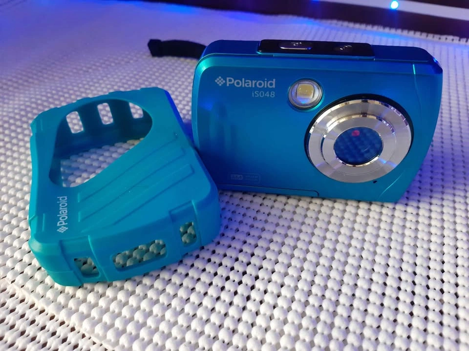 Polaroid iS048 Waterproof Digital Camera 12mp with Strap and Cas - photo 2