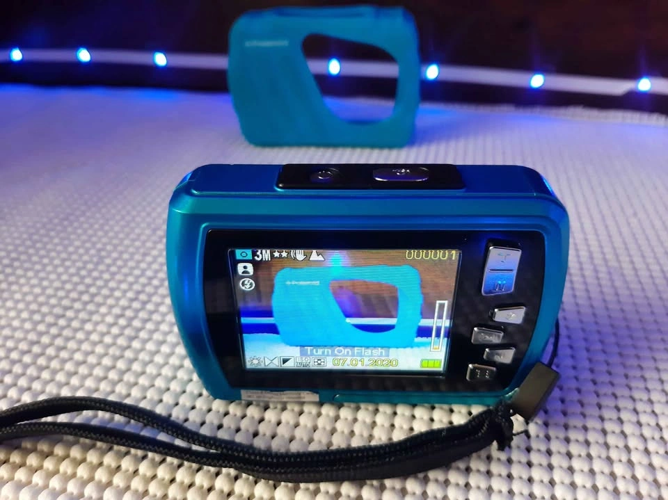 Polaroid iS048 Waterproof Digital Camera 12mp with Strap and Cas - photo 4